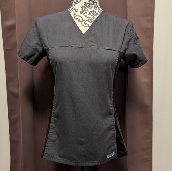 🖤 MOBB Women's Scrub Top- XS - Picture 1 of 4